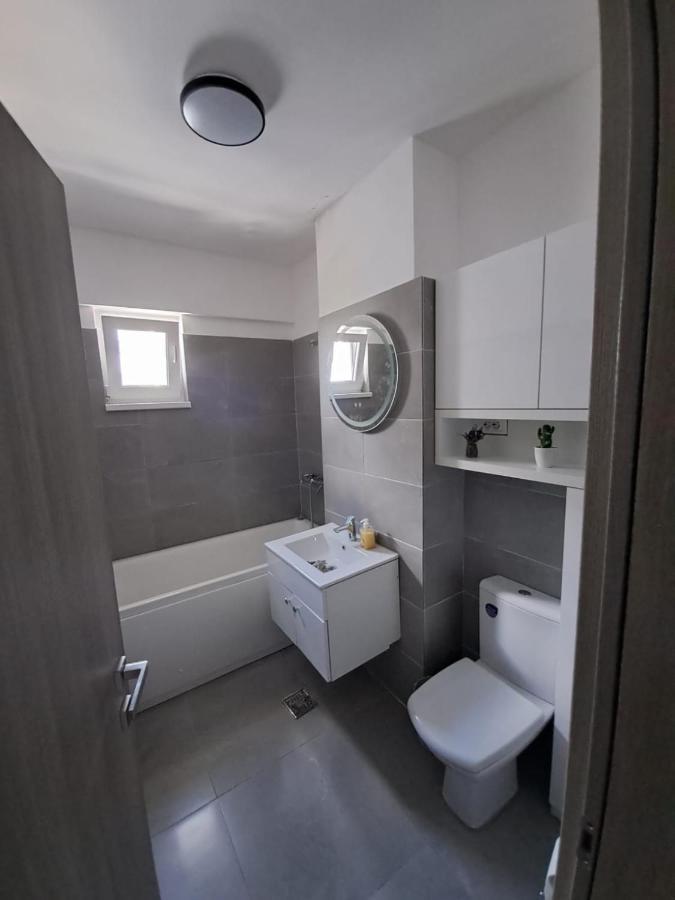 Happy Rental Apartments 2 Craiova Exterior photo